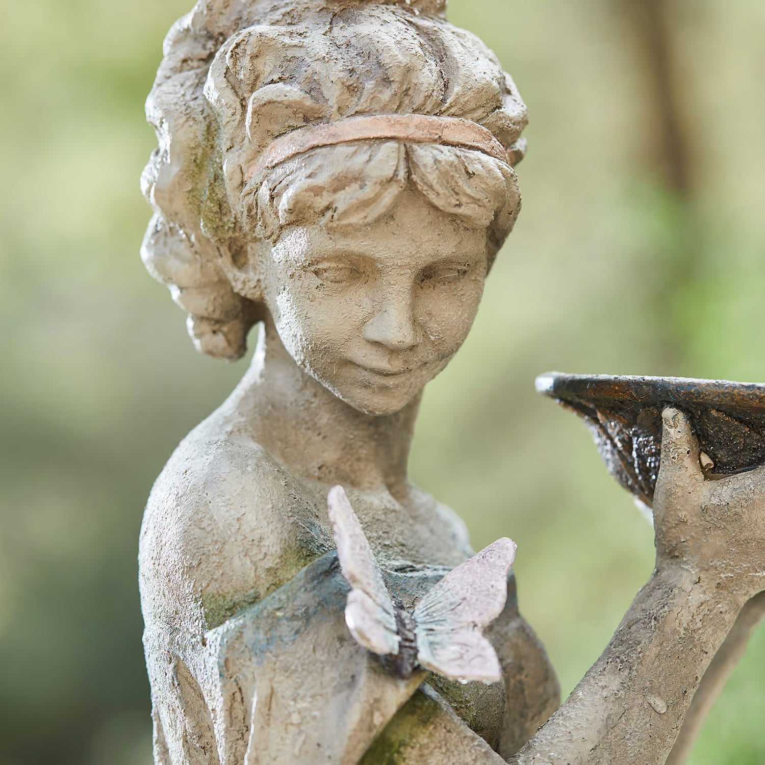 Figura ogrodowa „Dama z motylami"