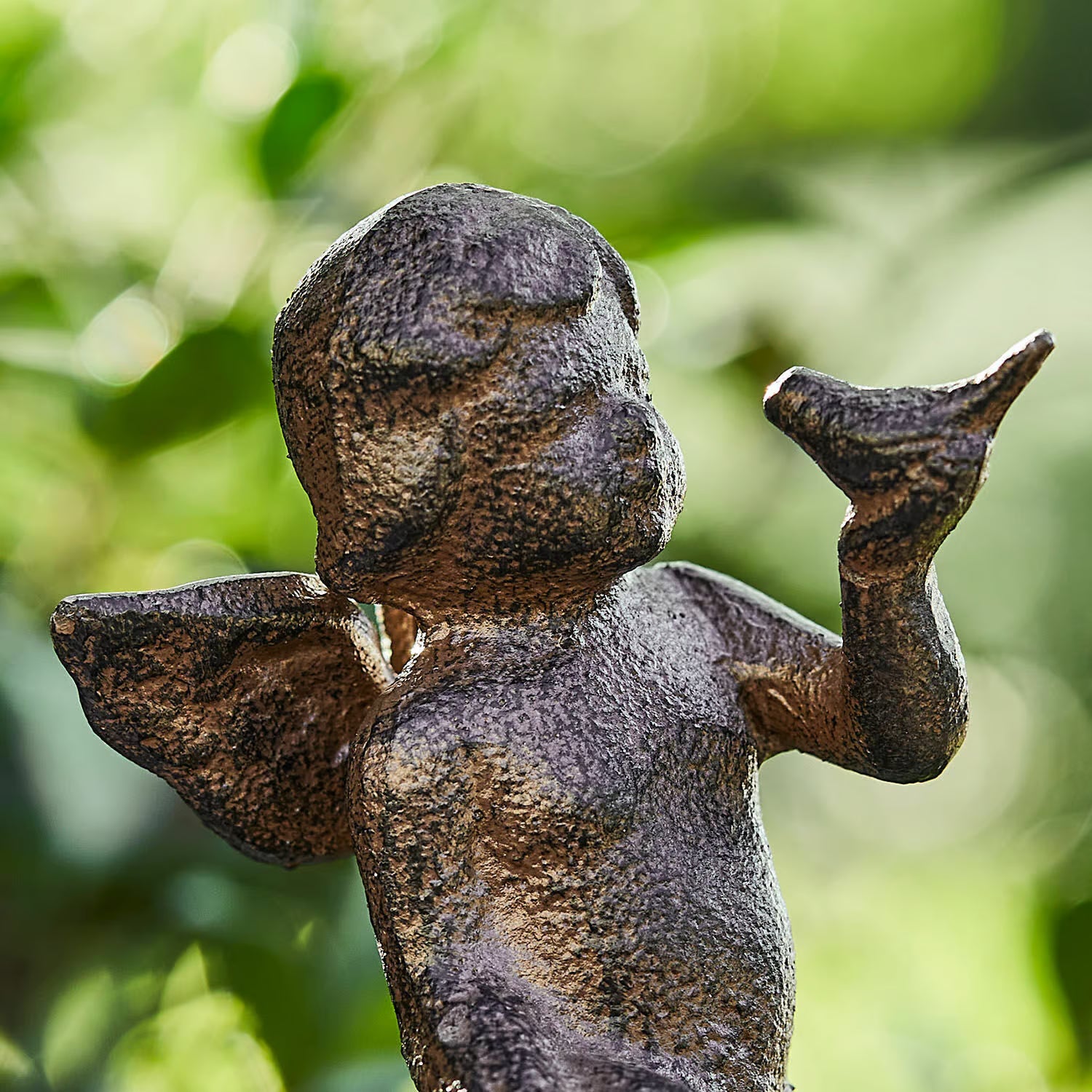 Figura ogrodowa „Aniołek z ptaszkiem"